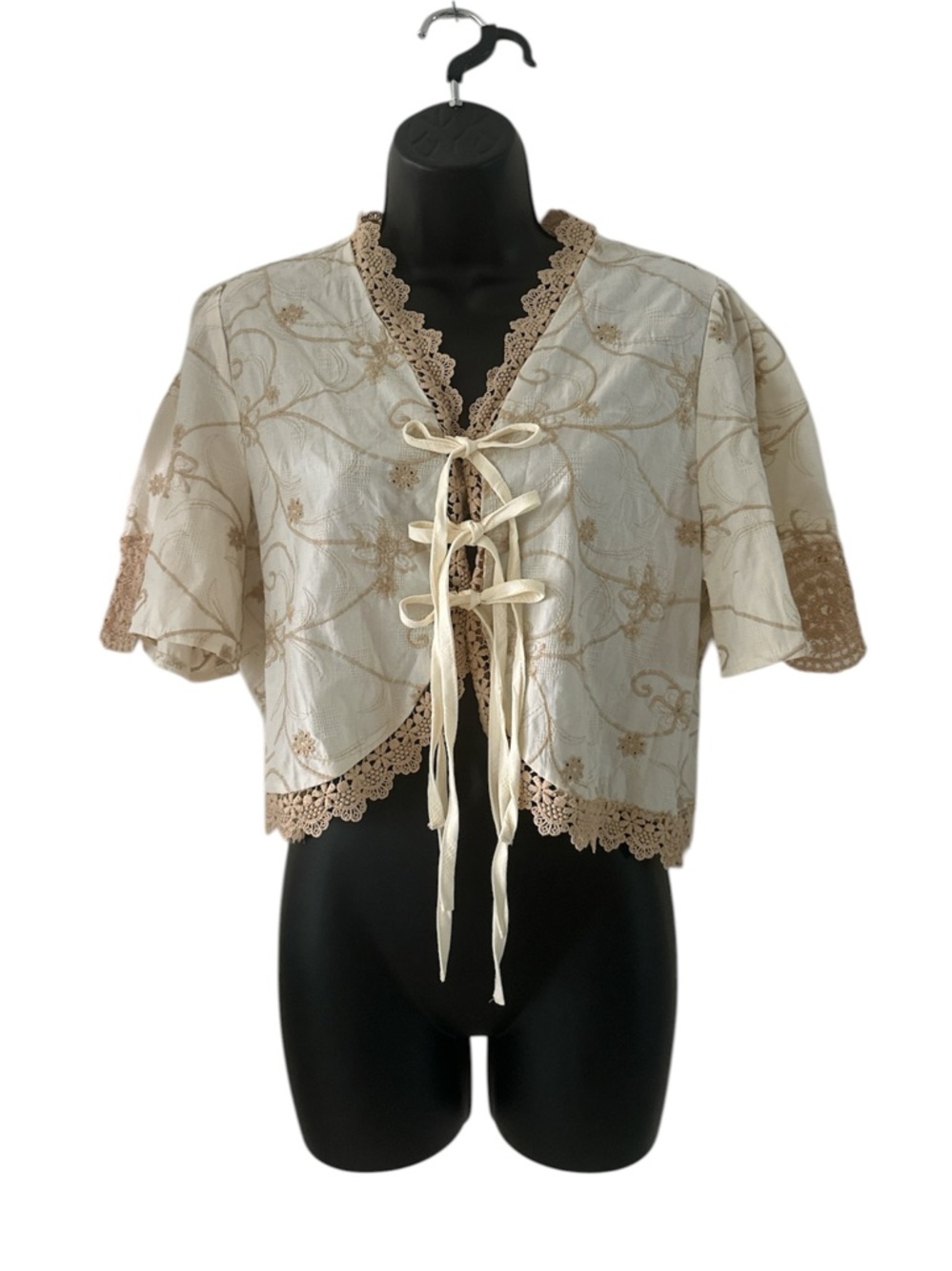 Alice Blue Ivory and Tan Lace-Trim Tie-Front Top Like New sz Large